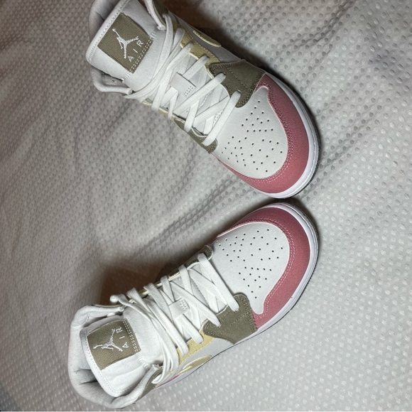 Jordan 1 Mid Vivid Green - Picture 4 of 11